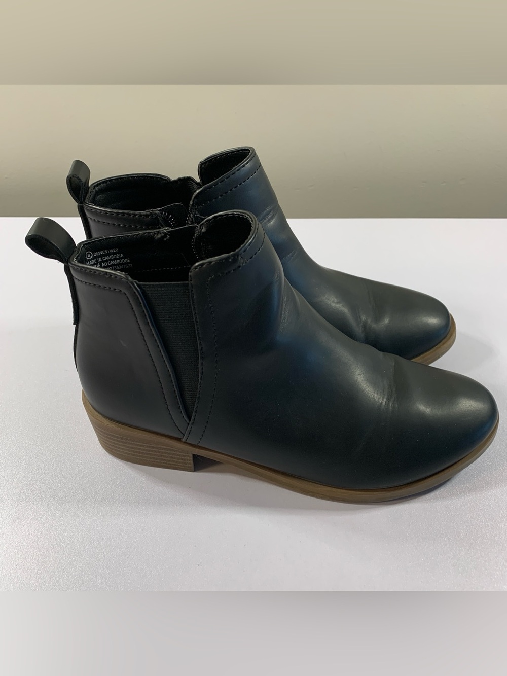 Time and Tru Black Chelsea Ankle Boots Size 8 Memory Foam